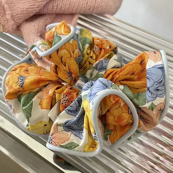 Scrunchie_-_Blue_edge_floral_pleated