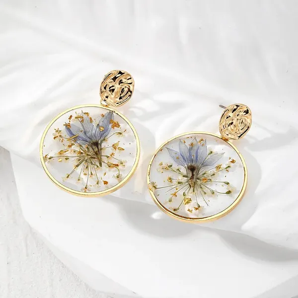Resin_Stud_-_Blue_and_White_Flowers