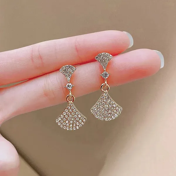 Diamond_Stud_Earrings