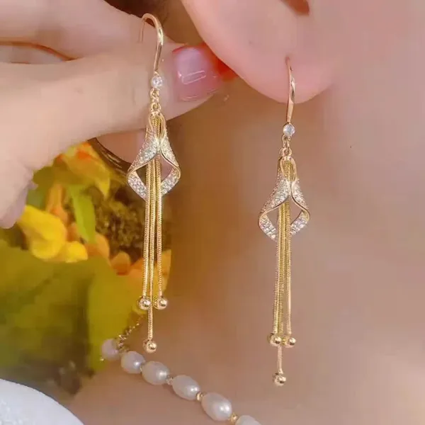 Elegant_Long_Tassel_Diamond_Earrings