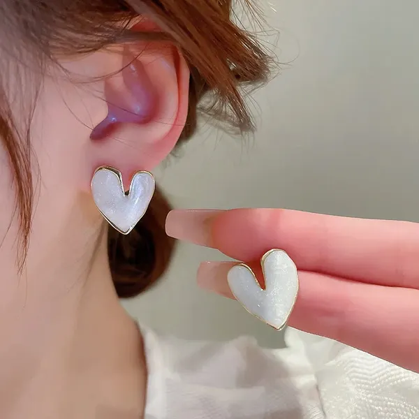 White_Love_Heart_Stud