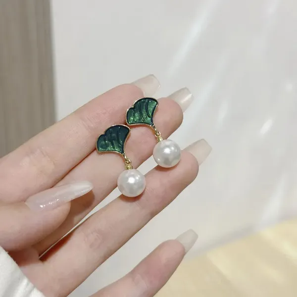 Ginkgo_Leaf_Stud