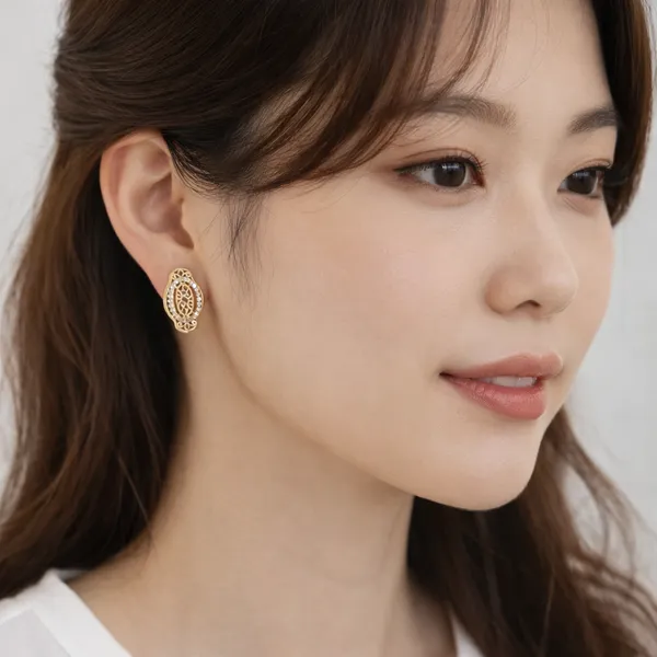 Seora_Oval_Gold-Plated_Stud