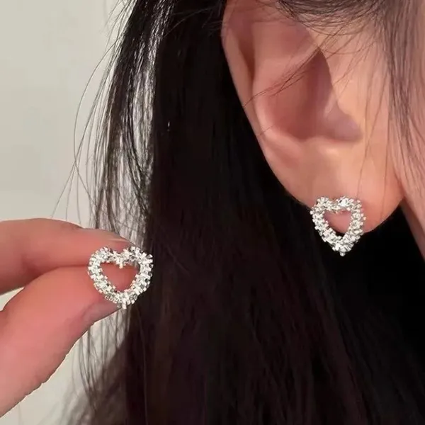 Eternal_Spark_Heart_Studs