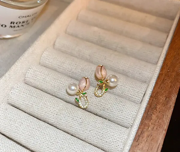 Pink_Tulip_Flower_Pearl_Stud