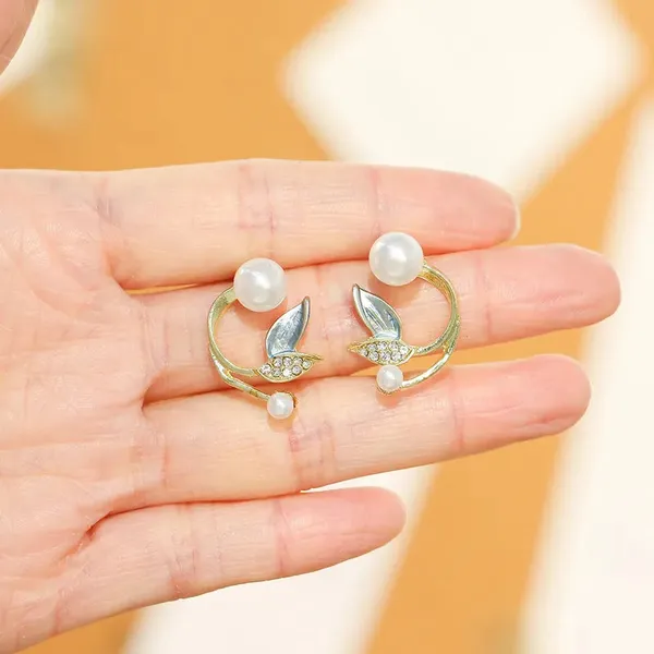 Pearl_Leaf_Elegance_Stud_Earrings