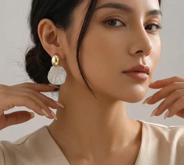 Seashell_Glow_Earrings