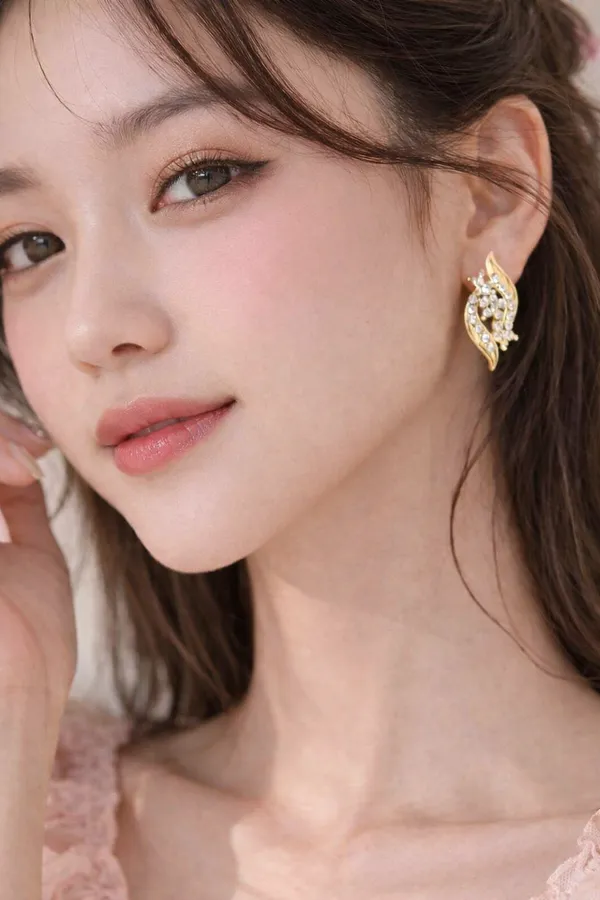 Royal_Spark_Gold_Plated_Studs