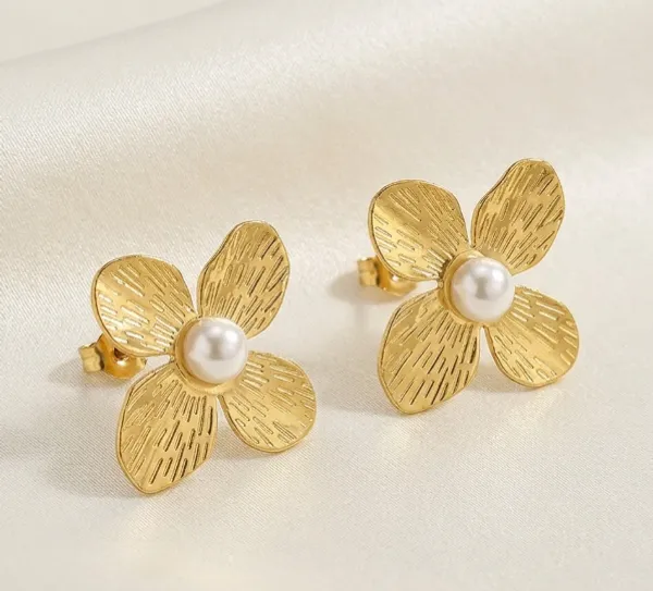 Gold_Plated_Pearl_Flower_Stud