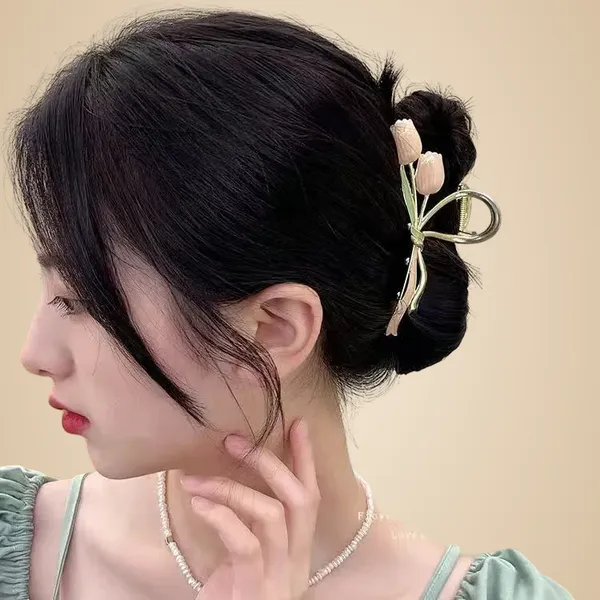 Cute_Modern_Style_Flower_Hair_Claws