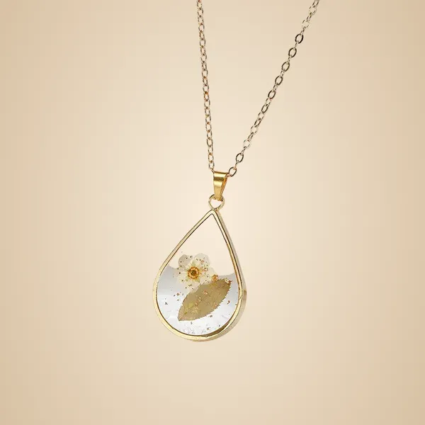 Resin_Pendant_-_A_White_Flower_with_Green_Leaves