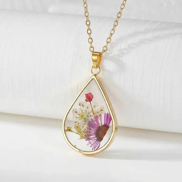 Resin_Pendant_-_Purple_Chrysanthemum_White_Gypsophila