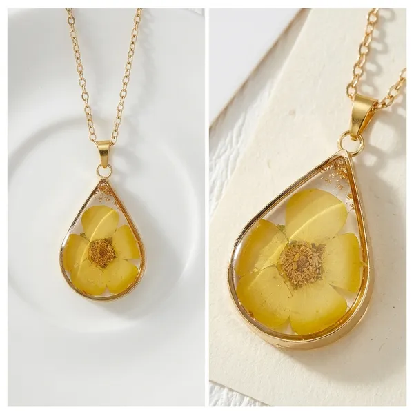 Resin_Pendant_-_A_Yellow_Five-petal_Flower