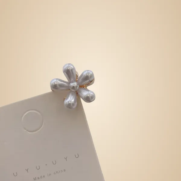 Flower_Metal_Pearl_Hair_Claws_-_One_Pearl