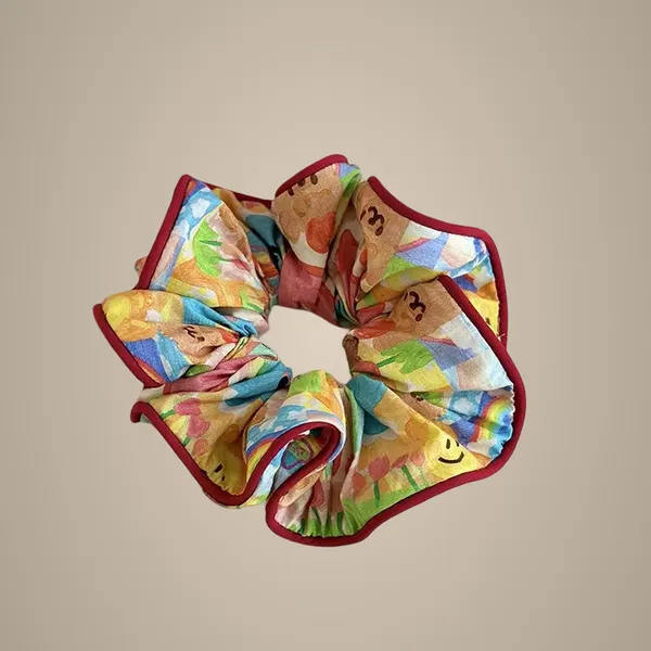 Scrunchie_-_Red_edge_floral_pleated