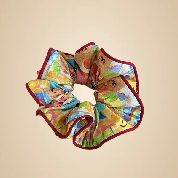 Scrunchie_-_Red_edge_floral_pleated