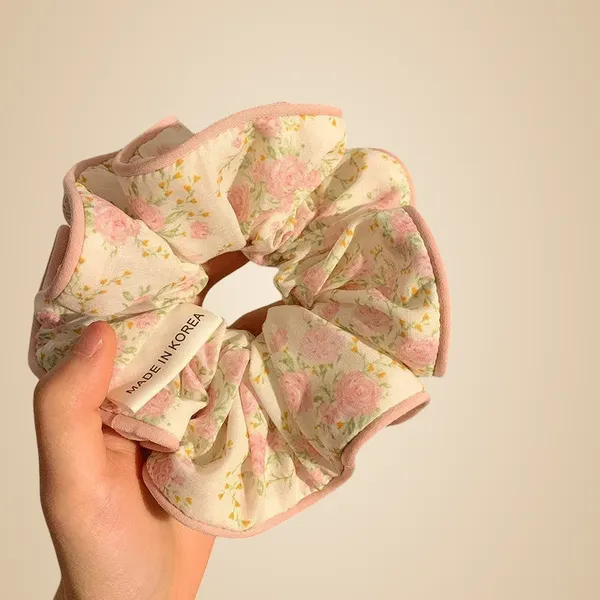 Scrunchie_-_Pink_Edge_Floral_Pleated