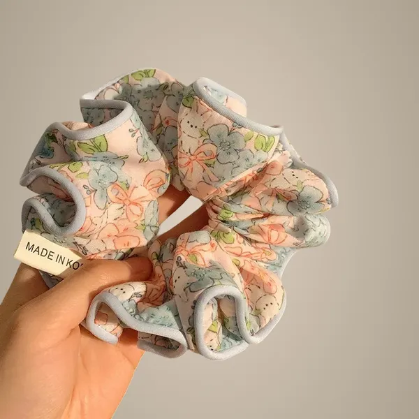 Scrunchie_-_Blue_edge_floral_pleated