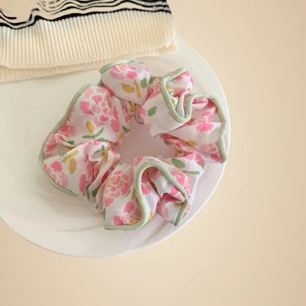 Scrunchie_-_Green_Edge_Floral_Fold