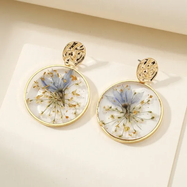 Resin_Stud_-_Blue_and_White_Flowers
