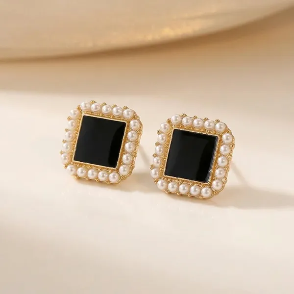 black_square_pearl_stud