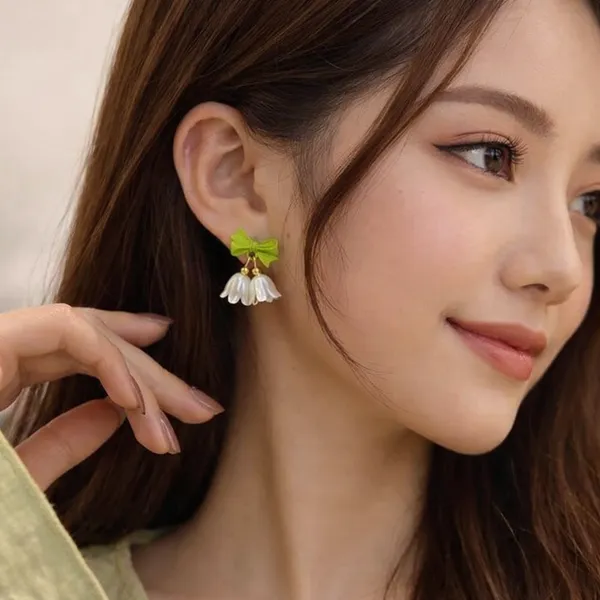 Lily_Bow_Pearl_Earrings