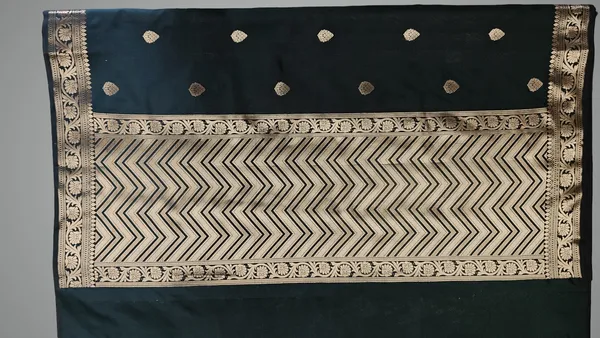Deep_Green_Silk_Saree_For_Women