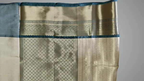 Golden_Silk_Saree_For_Women