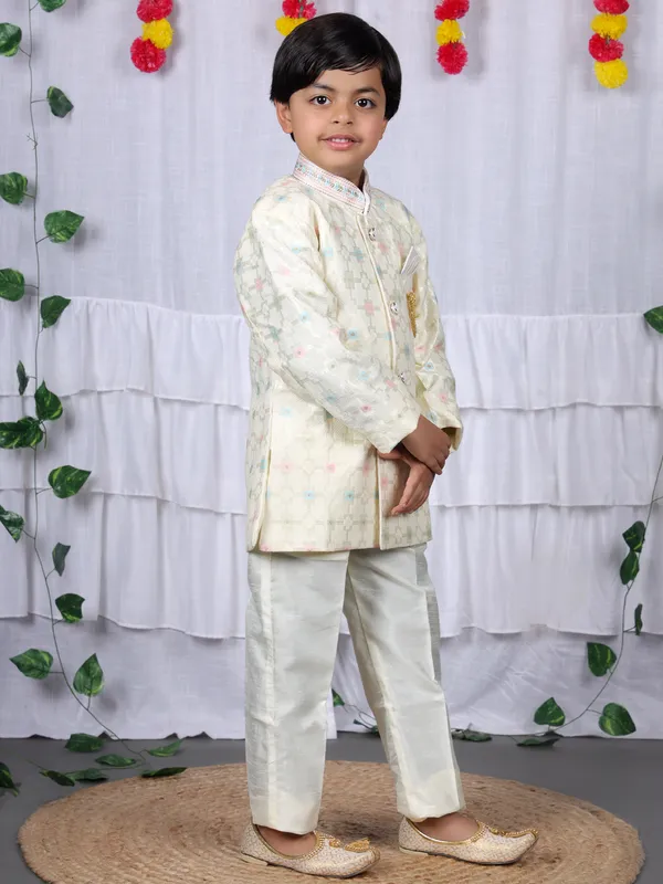 VALUE_CREATION_Boys_Floral_Printed_Kurta_with_Trousers