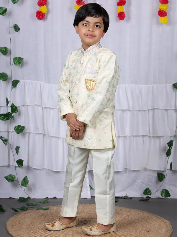 VALUE_CREATION_Boys_Floral_Printed_Kurta_with_Trousers