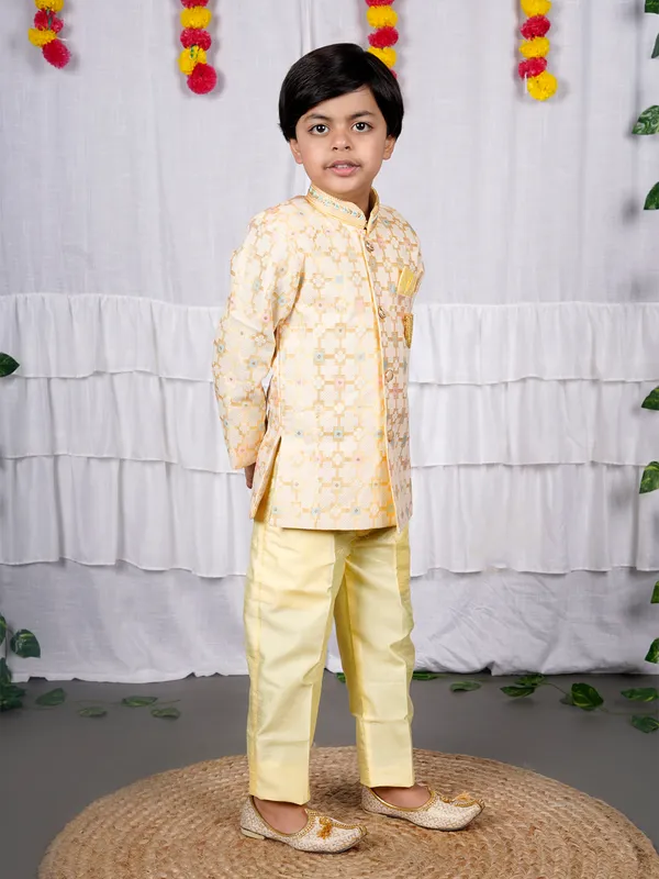 VALUE_CREATION_Boys_Floral_Printed_Kurta_with_Trousers