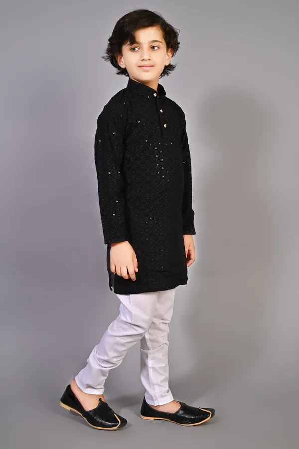 VALUE_CREATION_Boys_Embroidered_Band_Collar_Straight_Kurta_With_Pyjamas