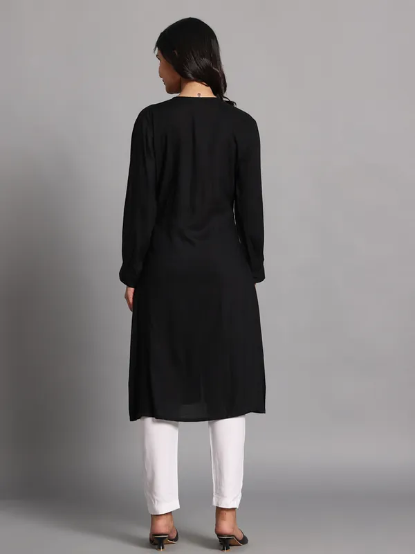 VALUE_CREATION_V-Neck_Kurti