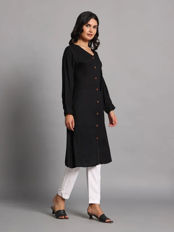 VALUE_CREATION_V-Neck_Kurti