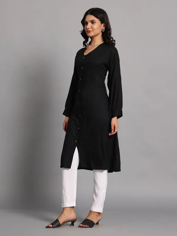 VALUE_CREATION_V-Neck_Kurti
