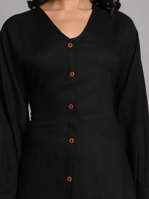 VALUE_CREATION_V-Neck_Kurti