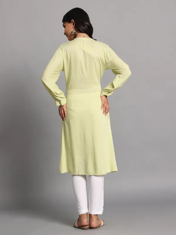 VALUE_CREATION_V-Neck_Kurti