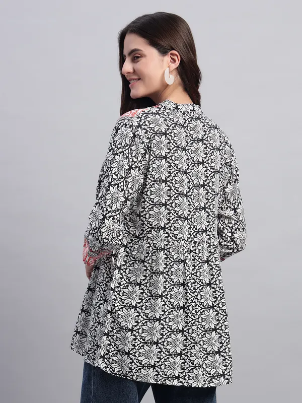 VALUE_CREATION_Floral_Print_Mandarin_Collar_Kurti
