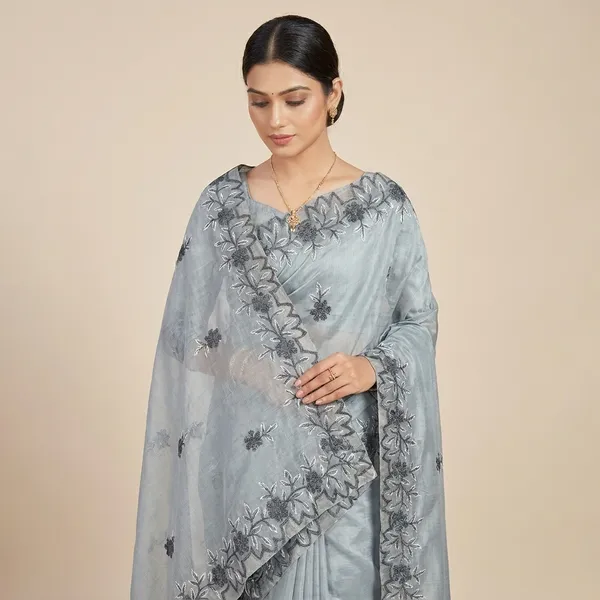 Grey_Synthetic_Premium_And_Elegant_Saree_For_Women