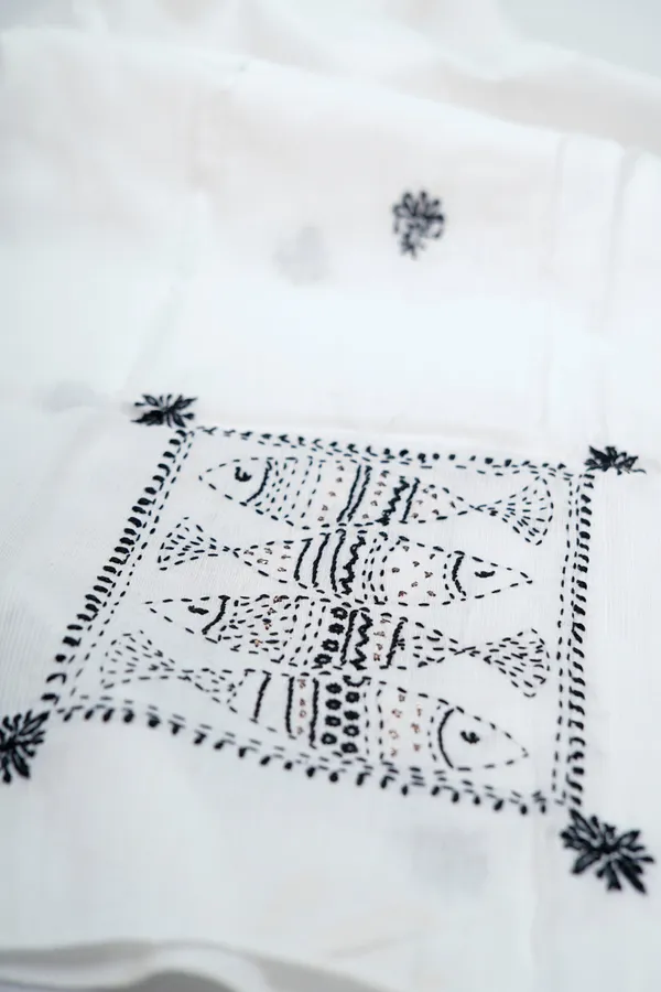 Self_Striped_Cotton_White_and_Black_Fish_Motif_Stole_|_Stoles_are_there_to_provide_the_sense_of_extra_elegance_in_your_styling.