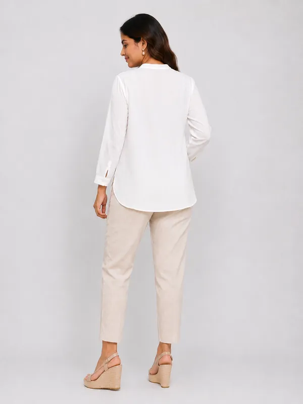 Mandrian_collar_white_cotton_top_with_chikankari_stripe_embroidery