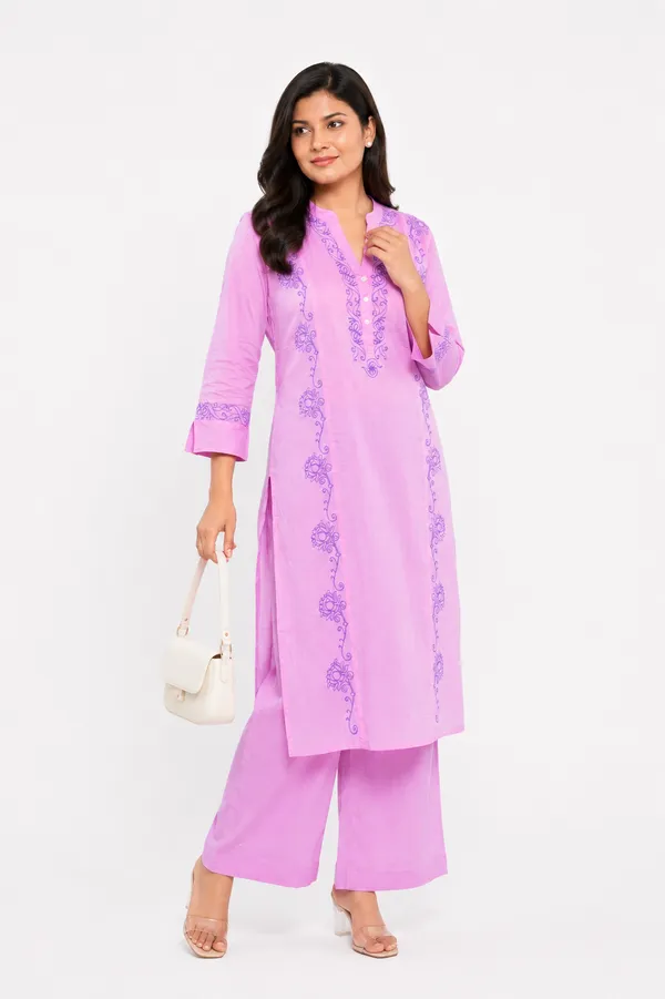 Pink_mulmul_Cotton_Kurti_with_lotus_chikankari_detailing