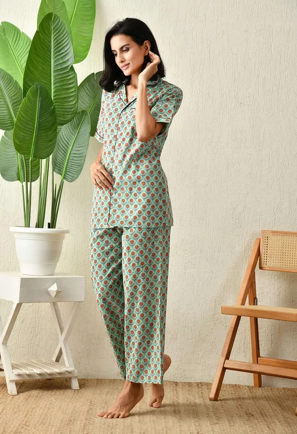 Women_S_Cotton_Floral_Printed_Lapel_Collar_Night_Suit