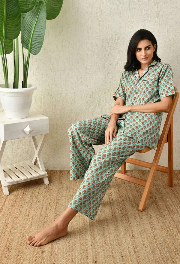 Women_S_Cotton_Floral_Printed_Lapel_Collar_Night_Suit