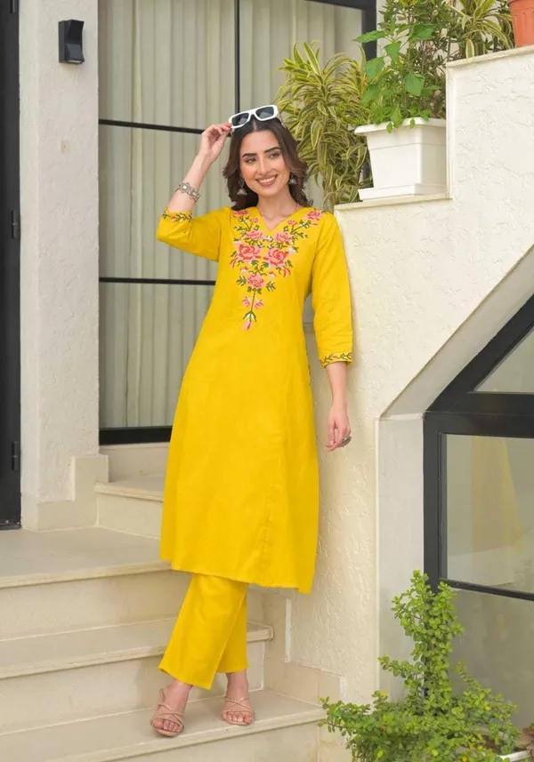 Women_S_Cotton_Embroidered_Kurti_With_Pant