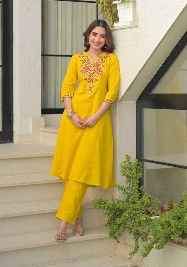 Women_S_Cotton_Embroidered_Kurti_With_Pant