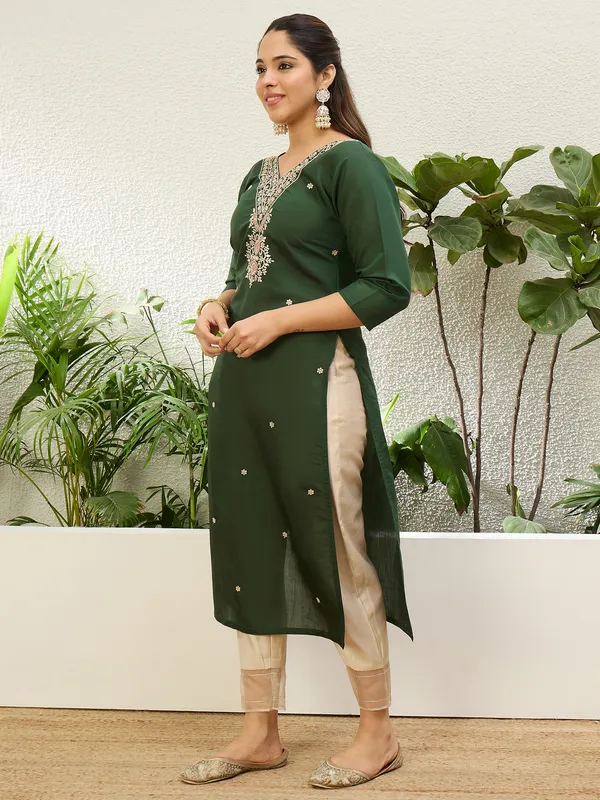 Kivra_Yellow_Women_Kurta_and_Pant_Dupatta_Sets_Silk_Fabrics_with_Embroidery