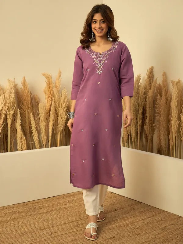 Leona_White_Embroidred_Kurta_Sets_with_Heavy_thread_Work_Women_Suits