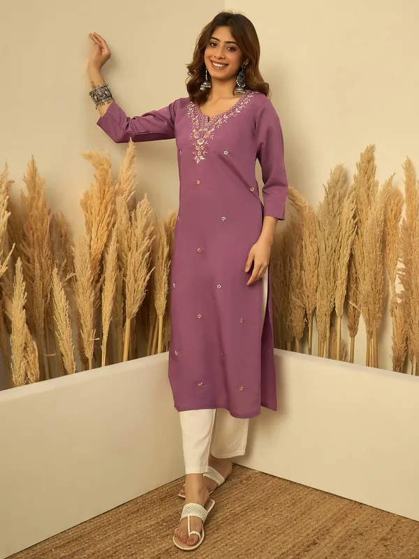 Leona_White_Embroidred_Kurta_Sets_with_Heavy_thread_Work_Women_Suits