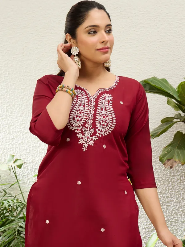 Kavya_Silk_Blend_Embroidered_Straight_Kurta_Set_with_Trousers_&_Dupatta